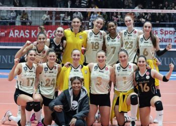 VakıfBank, İzmir'den galibiyetle dönüyor! VakıfBank, İzmir’den galibiyetle dönüyor!