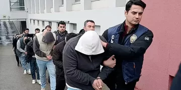 Adana merkezli yasa dışı bahis çetesi çökertildi! 50 milyonluk kripto trafiği ortaya çıktı Adana merkezli yasa dışı bahis çetesi çökertildi! 50 milyonluk kripto trafiği ortaya çıktı