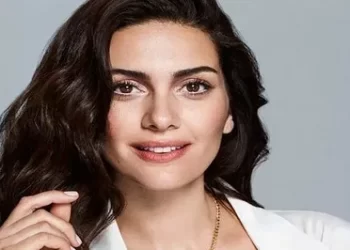 Bergüzar Korel: Ruh sağlığım için bakmıyorum