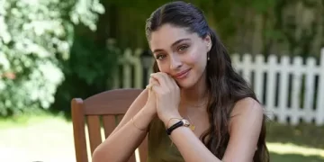 Cem Bölükbaşı'ndan Cemre Baysel'e romantik hediye Cem Bölükbaşı’ndan Cemre Baysel’e romantik hediye