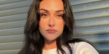 Esra Bilgiç’in otopark pozları büyüledi