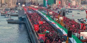 Galata Köprüsü’nde Filistin’e destek yürüyüşü
