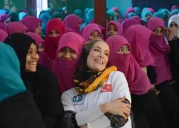 Gamze Özçelik, Uğur Pektaş'tan gizlideği oğlunu paylaştı! Gamze Özçelik, Uğur Pektaş’tan gizlideği oğlunu paylaştı!