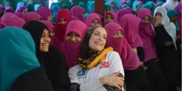 Gamze Özçelik, Uğur Pektaş’tan gizlideği oğlunu paylaştı!