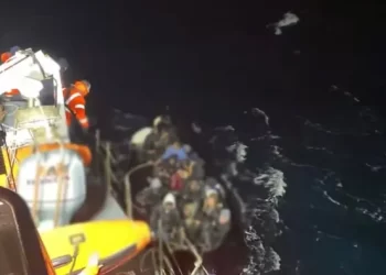 Dikili Açıklarında Göçmen Botu İhbarı! 1 ölü, 7 kayıp