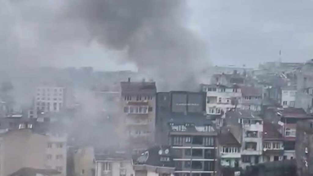 Kagithanede 4 katli binada yangin habermeydan