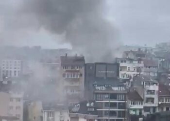 Kağıthane’de 4 katlı binada yangın!