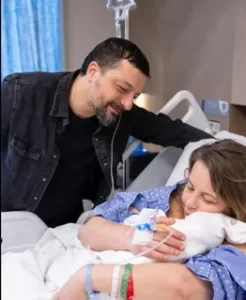 Mehmet Erdem Vildan Ataseverin ogullari dunyaya geldi1 habermeydan