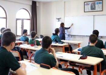 Öğretmenlerin mazerete bağlı yer değiştirme duyuruları yayımlandı