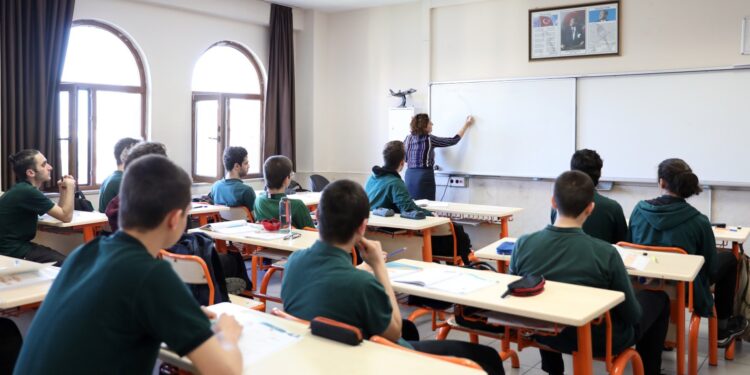 Ogretmenlerin mazerete bagli yer degistirme duyurulari habermeydan