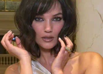 Pınar Deniz’den dikkat çeken değişim! Yeni imajı ve tarzı beğeni topladı