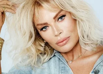 Semiramis Pekkan: Babam beni evlatlık vermek istedi Semiramis Pekkan: Babam beni evlatlık vermek istedi