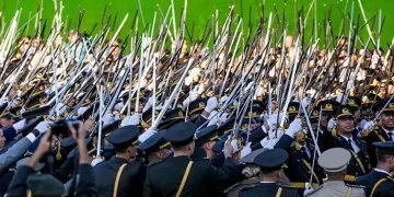 Teğmen ihracı mahkemeden döndü!