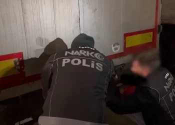 Uluslararası uyuşturucu kaçakçılığına darbe! 220,7 kilogram kokain ve 69 kilogram skunk ele geçirildi