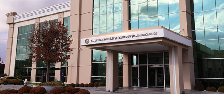 Bakanlıktan Urla Sahilinde Kaçak Gemi Sökümüne Ceza Urla Sahilinde Kacak Gemi Sokumu habermeydan