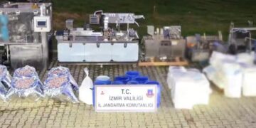 İzmir’de 1 Ton 625 Kilo Uyuşturucu Hap Hammaddesi Ele Geçirildi