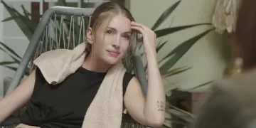 Yasemin Kay Allen’in fit gövdesi ve karın kasları olay oldu