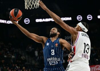 Anadolu Efes, evinde Paris Basket’e kaybetti!