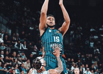 Anadolu Efes, evinde Paris Basket’e kaybetti!