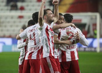 Antalyaspor, Gençlerbirliği karşısında geriden gelerek kazandı!