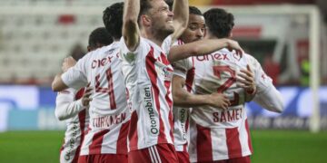 Antalyaspor, Gençlerbirliği karşısında geriden gelerek kazandı!