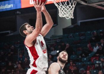 Bahçeşehir Koleji, Aliağa Petkimspor’u farklı yendi!