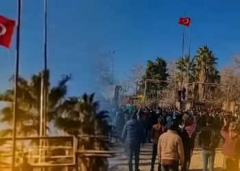 Bayrak indirme soruşturmasında 14 gözaltı