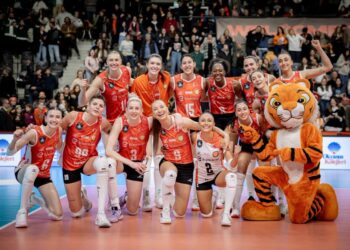 Eczacıbaşı Dynavit, Olympiakos’a set vermedi!