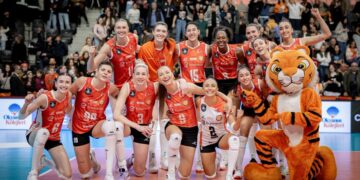 Eczacıbaşı Dynavit, Olympiakos’a set vermedi!