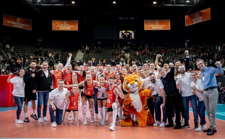 eczacibasi dynavit vero volleyi karar setinde gecti habermeydan e1767814718721