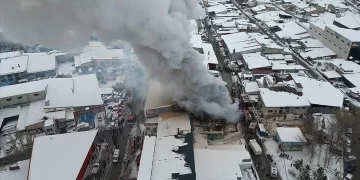 Erzurum’da Keresteciler Sitesi’nde çıkan yangına ekiplerin müdahalesi sürüyor