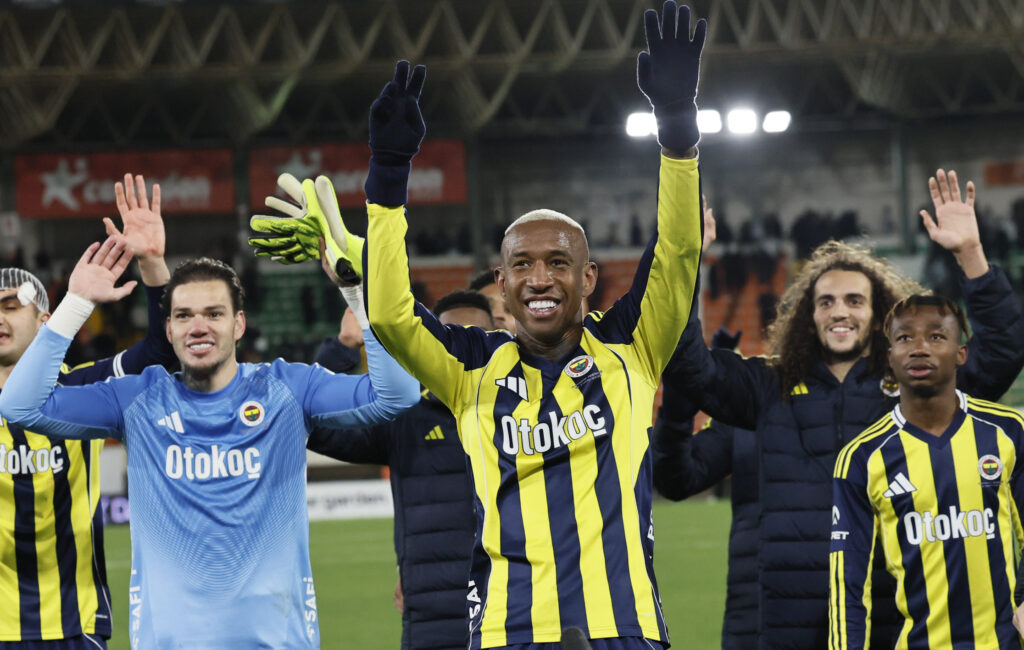 fenerbahce alanyadan 3 puanla donuyor habermeydan