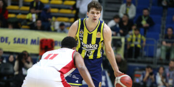 Fenerbahçe Beko, Bahçeşehir’i farklı geçip liderliğe yükseldi!