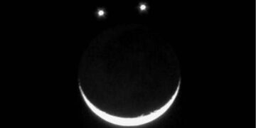 Gökyüzü bu akşam gülümseyecek: Ay, Satürn ve Neptün kavuşuyor