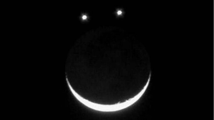 Gökyüzü bu akşam gülümseyecek: Ay, Satürn ve Neptün kavuşuyor Gökyüzü bu akşam gülümseyecek.