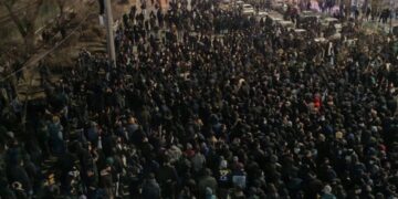 İran’da protestolar büyüyor: Binlerce kişi sokağa çıktı