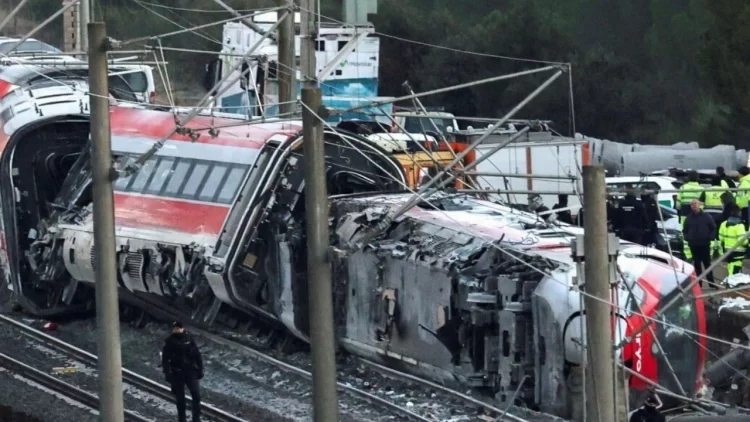 İspanya’daki tren kazasında 39 kişi hayatını kaybetti.