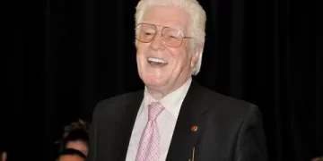 İzzet Günay sevenlerini cenaze töreninde korkuttu! 