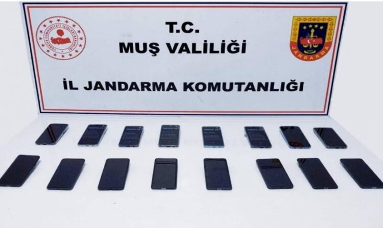 mus bulanikta 16 adet gumruk kacagi cep telefonu ele gecirildi habermeydan e1769007313749