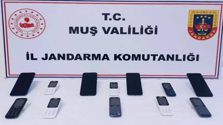 musta 12 gumruk kacagi cep telefonu ele gecirildi habermeydan