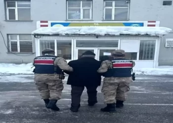 Muş'ta, 9 yıl hapis cezası bulunan firari yakalandı! Muş’ta, 9 yıl hapis cezası bulunan firari yakalandı!