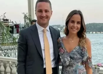 Ömer Sarıgül ve Revna Sarıgül'ün boşanma krizi büyüyor Ömer Sarıgül ve Revna Sarıgül’ün boşanma krizi büyüyor