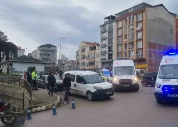 Sinop’ta, otomobil ile motosiklet çarpıştı!