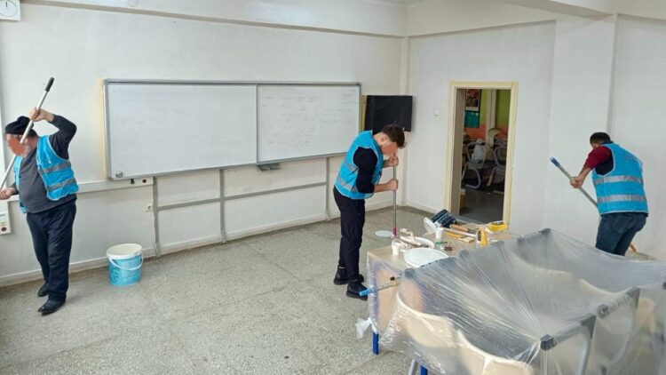 sinopta yukumlulerden ara tatilde okullara bakim ve onarim destegi habermeydan