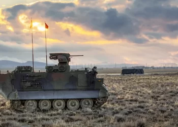 Türkiye’nin ilk elektrikli zırhlı personel taşıyıcısı teslim edildi