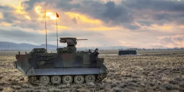 Türkiye’nin ilk elektrikli zırhlı personel taşıyıcısı teslim edildi