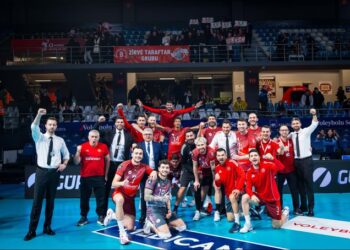 Ziraat Bankkart, Fenerbahçe’yi set vermeden geçti!