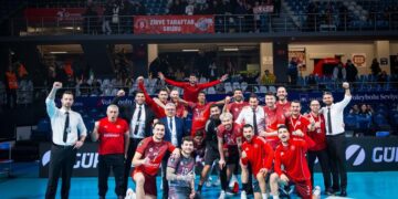 Ziraat Bankkart, Fenerbahçe’yi set vermeden geçti!