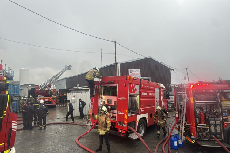 İstanbul'da 3 ayrı iş yerinde yangın...