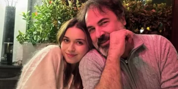 Afra Saraçoğlu yıllar sonra babasıyla buluştu Afra Saraçoğlu yıllar sonra babasıyla buluştu